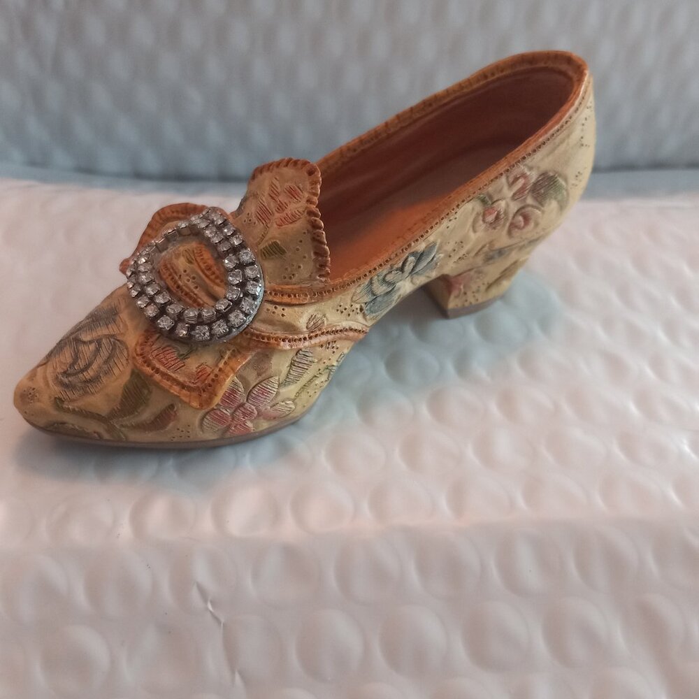 Just The Right Shoe By Raine Afternoon Tea 26016